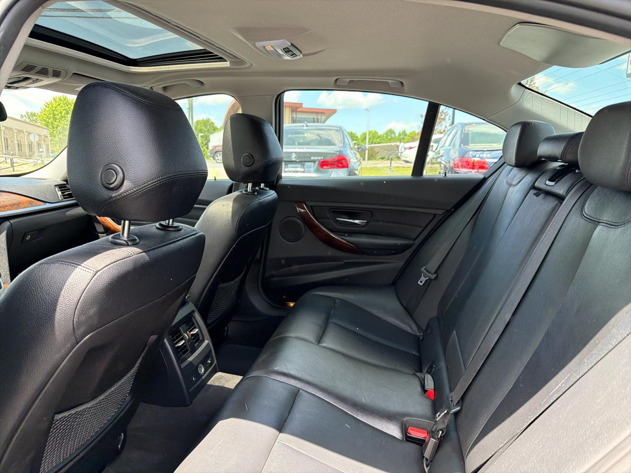 BMW 3 Series 4dr Sdn 328i xDrive AWD SULEV 2013