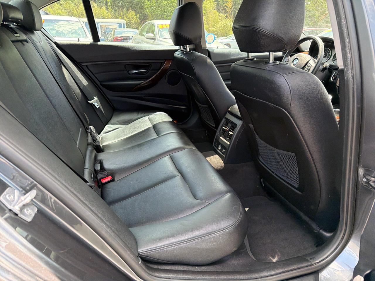 BMW 3 Series 4dr Sdn 328i xDrive AWD SULEV 2013