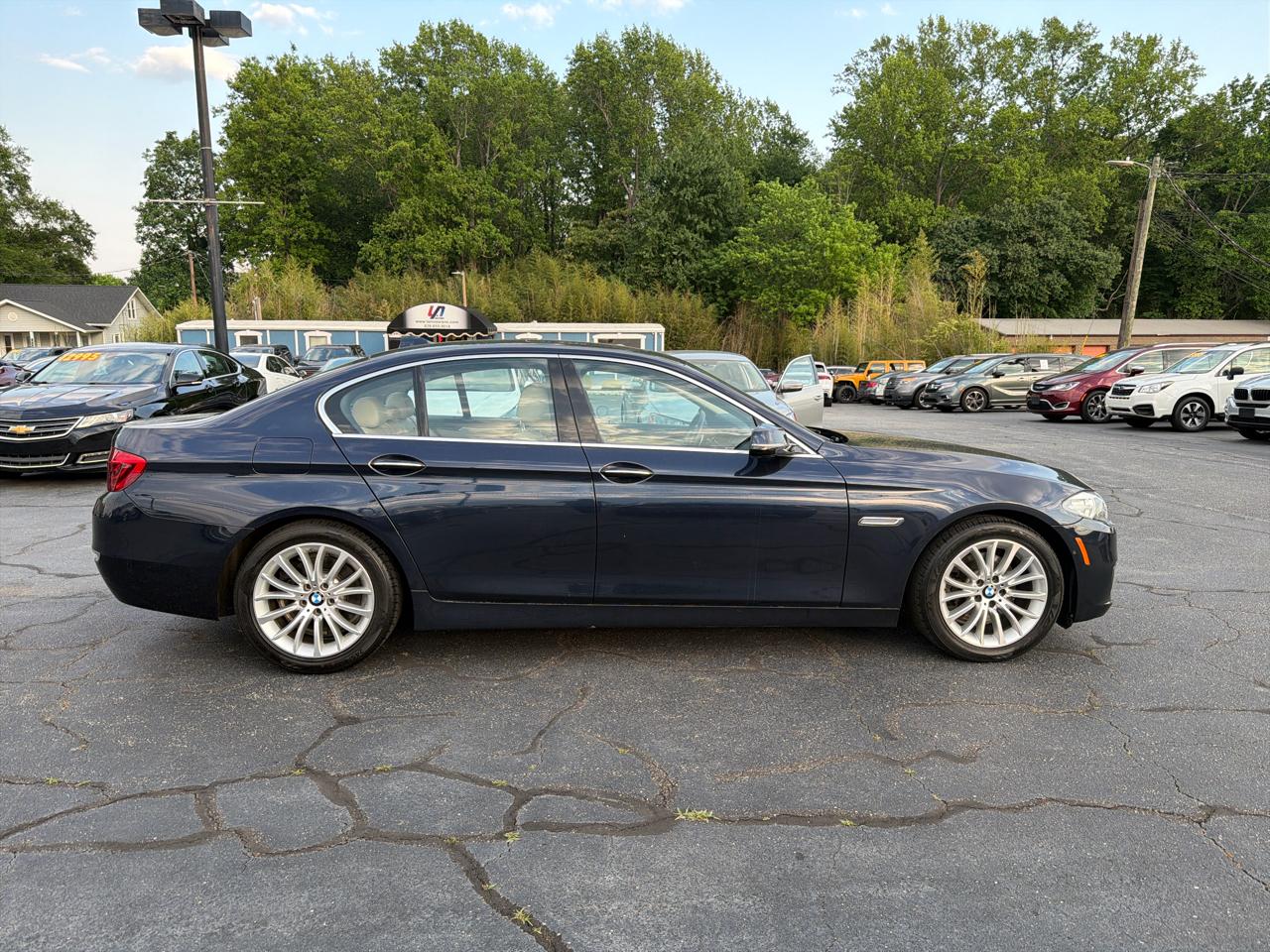 BMW 5 Series 4dr Sdn 528i RWD 2016