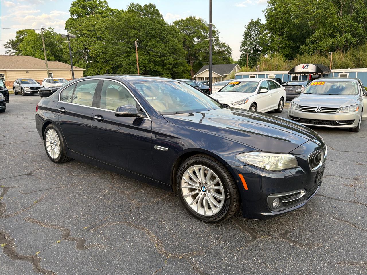 BMW 5 Series 4dr Sdn 528i RWD 2016
