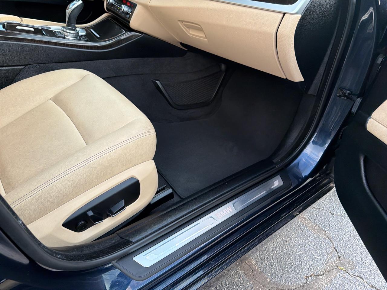 BMW 5 Series 4dr Sdn 528i RWD 2016