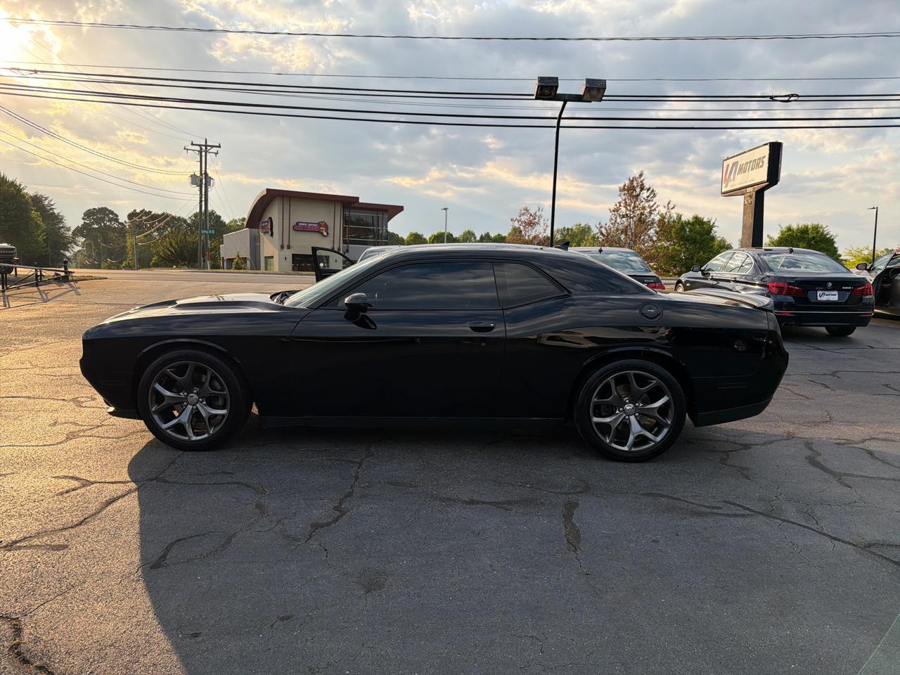 Dodge Challenger 2dr Cpe SXT 2016