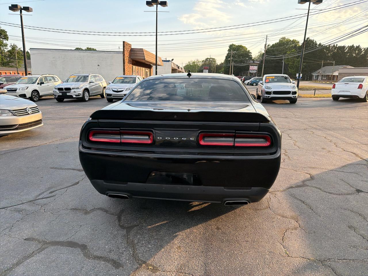 Dodge Challenger 2dr Cpe SXT 2016