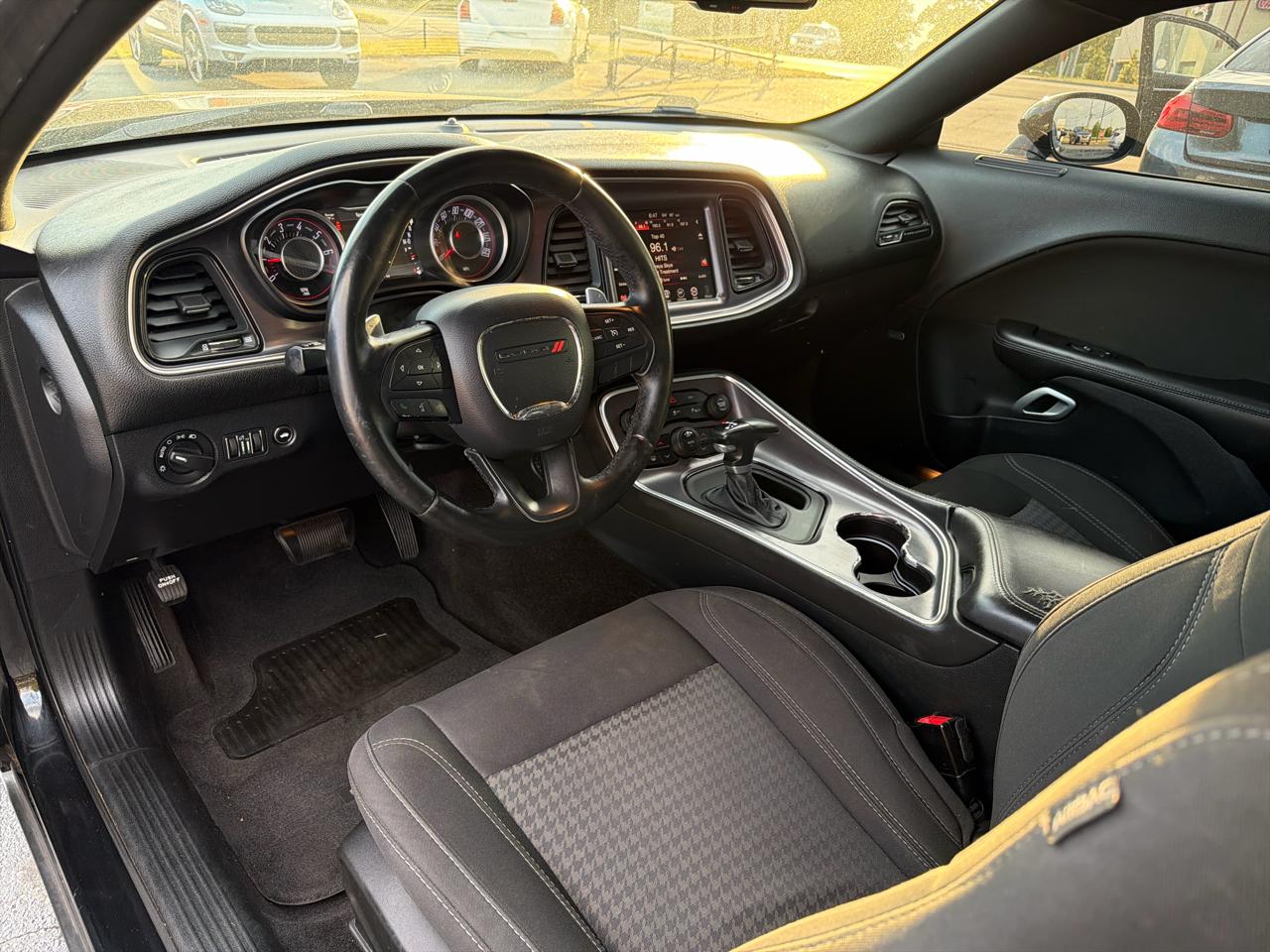 Dodge Challenger 2dr Cpe SXT 2016