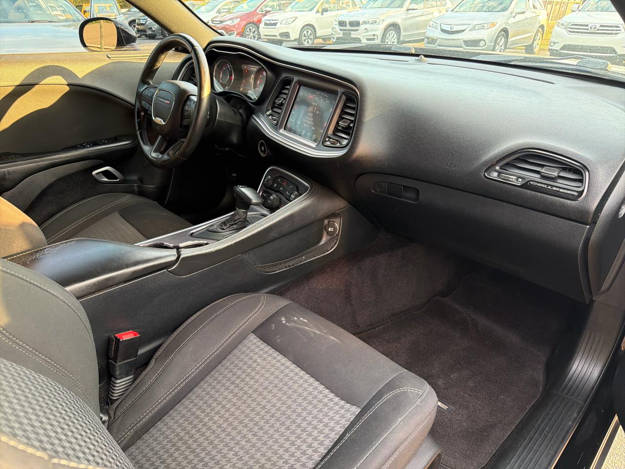 Dodge Challenger 2dr Cpe SXT 2016