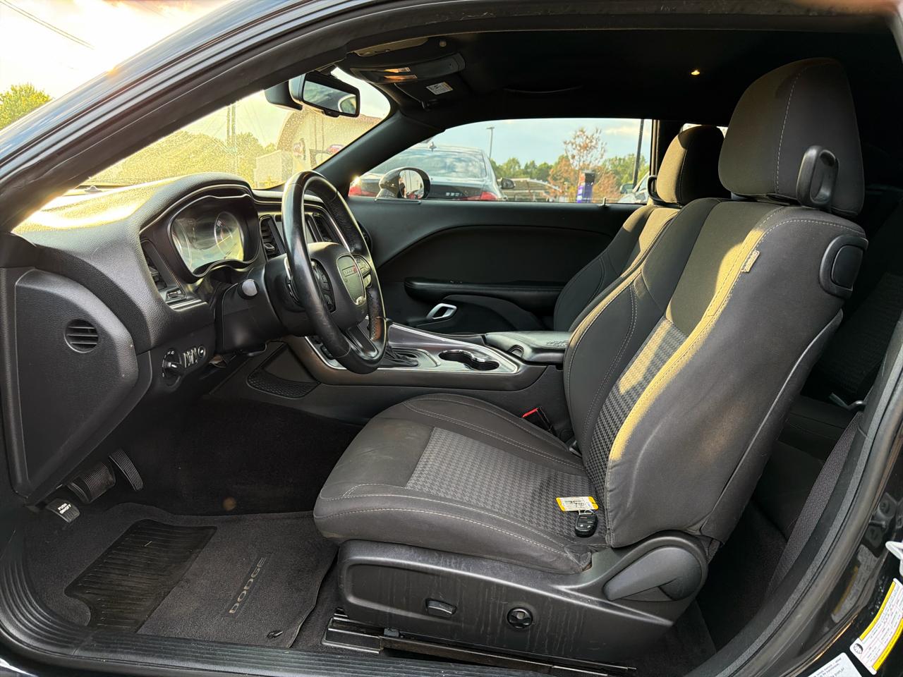 Dodge Challenger 2dr Cpe SXT 2016