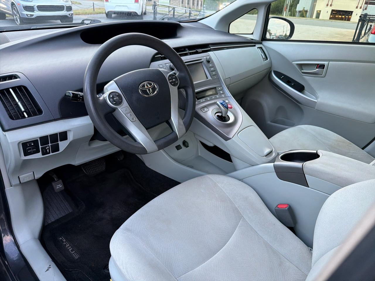 Toyota Prius 5dr HB Persona Series Special Edition (Natl) 2015