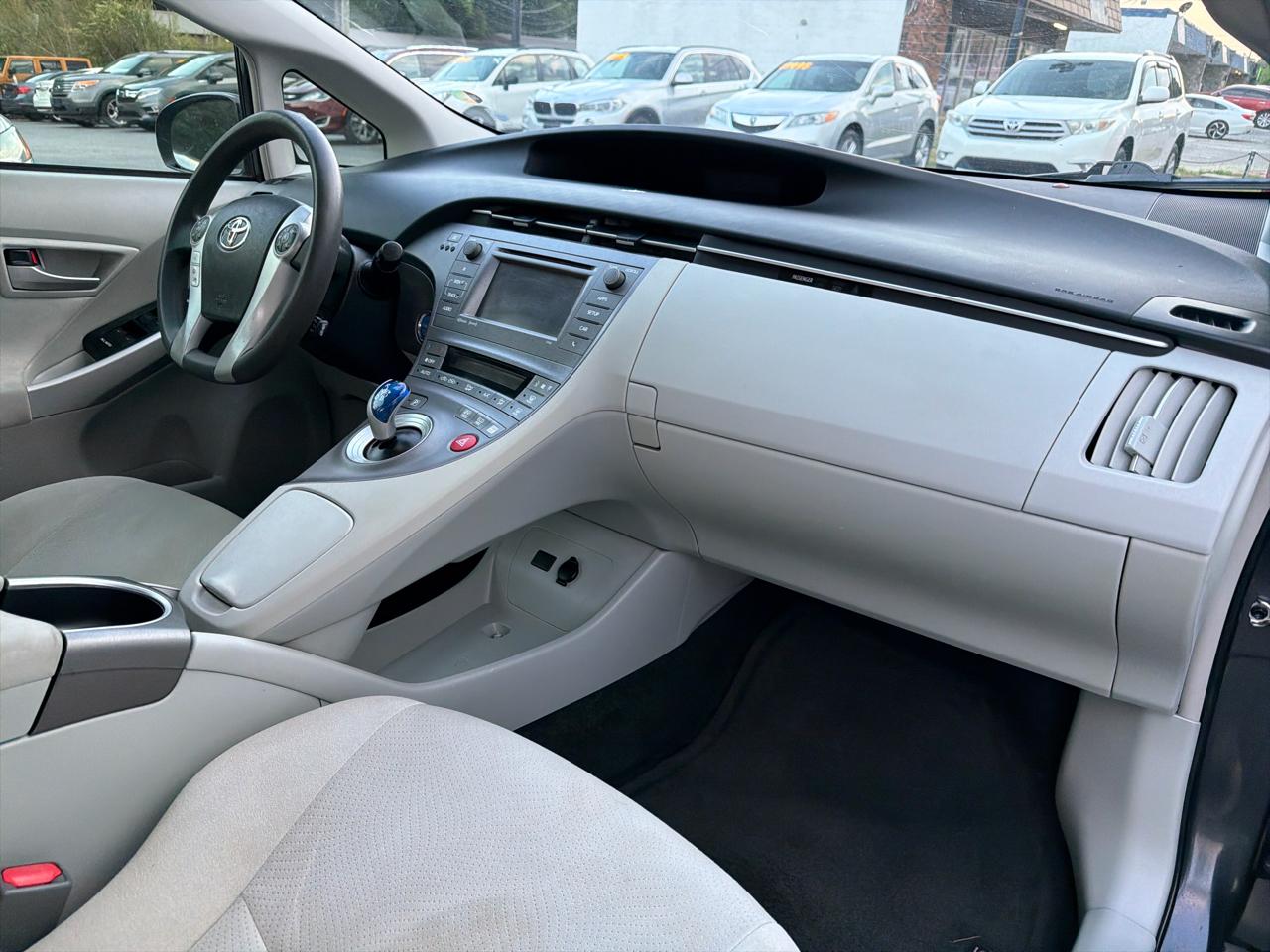 Toyota Prius 5dr HB Persona Series Special Edition (Natl) 2015