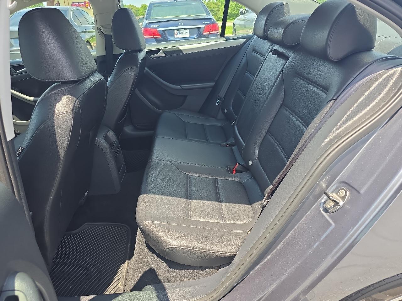 Volkswagen Jetta Sedan 4dr Auto SE PZEV 2014