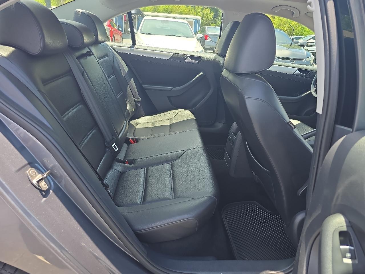 Volkswagen Jetta Sedan 4dr Auto SE PZEV 2014