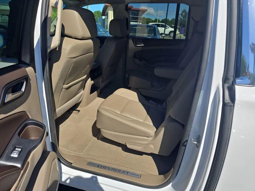 Chevrolet Suburban 4WD 4dr LT 2020