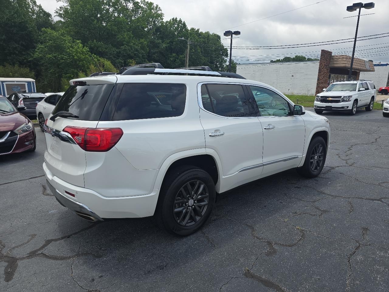 GMC Acadia FWD 4dr Denali 2017