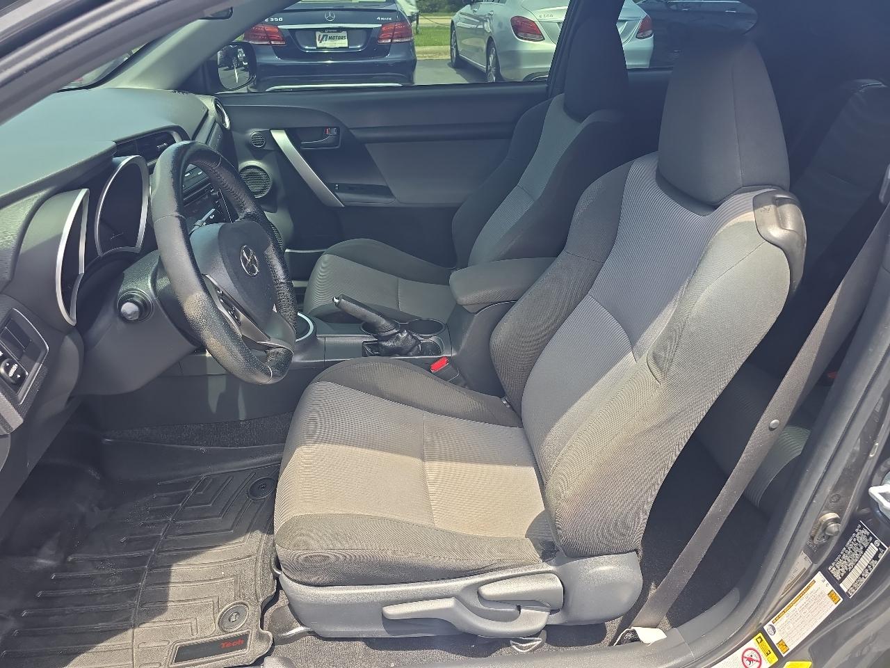 Scion tC 2dr HB Man (Natl) 2014
