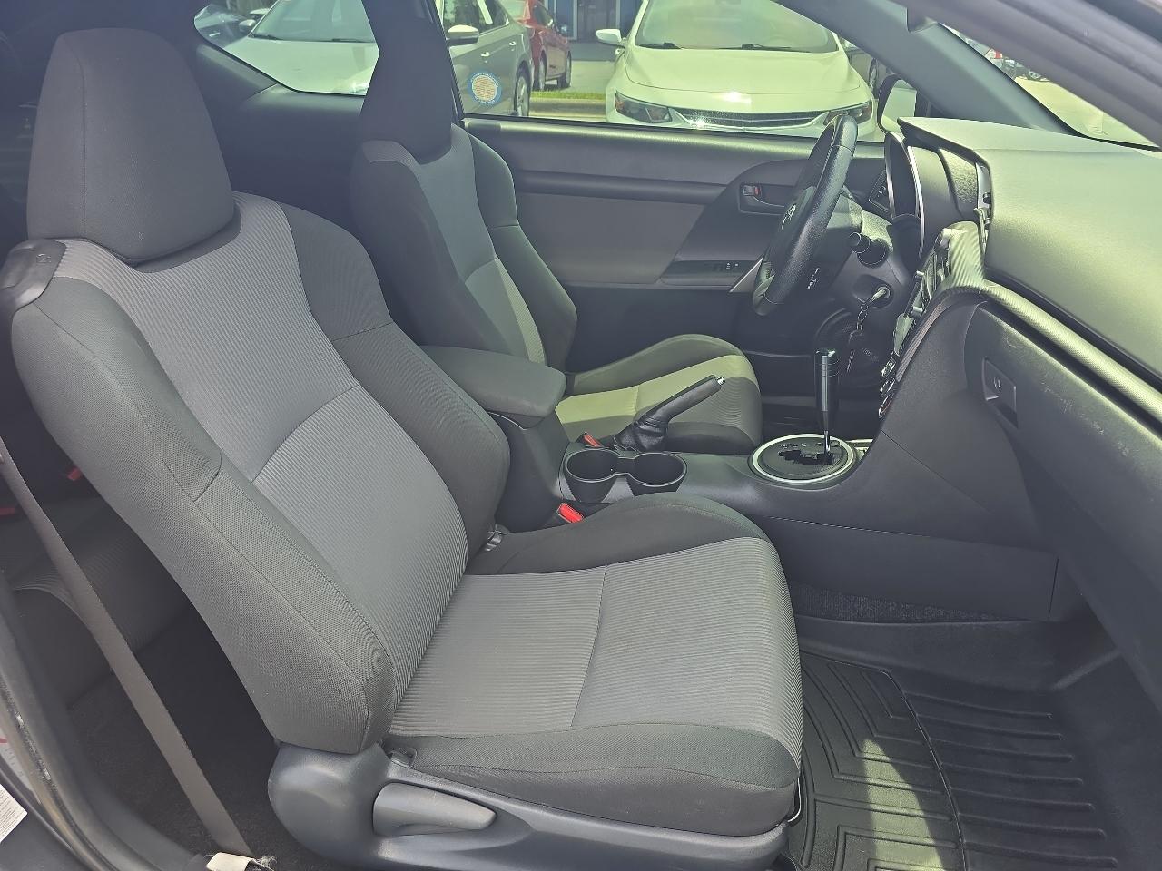 Scion tC 2dr HB Man (Natl) 2014