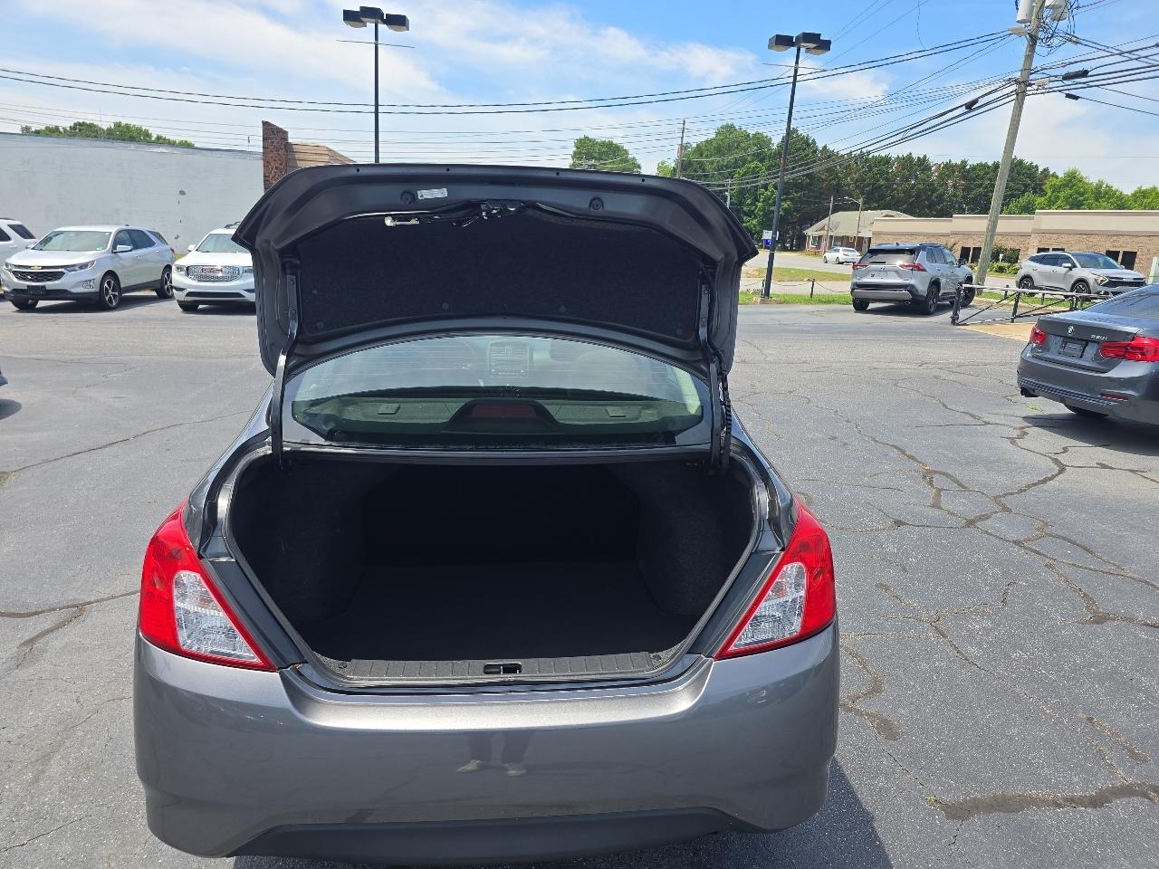 Nissan Versa Sedan S Manual 2018