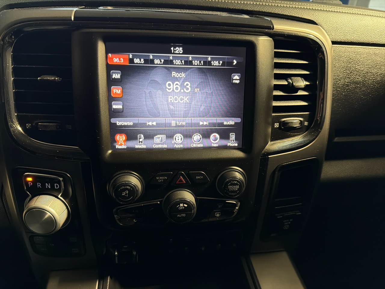 RAM 1500 4WD Crew Cab 149" Sport 2014