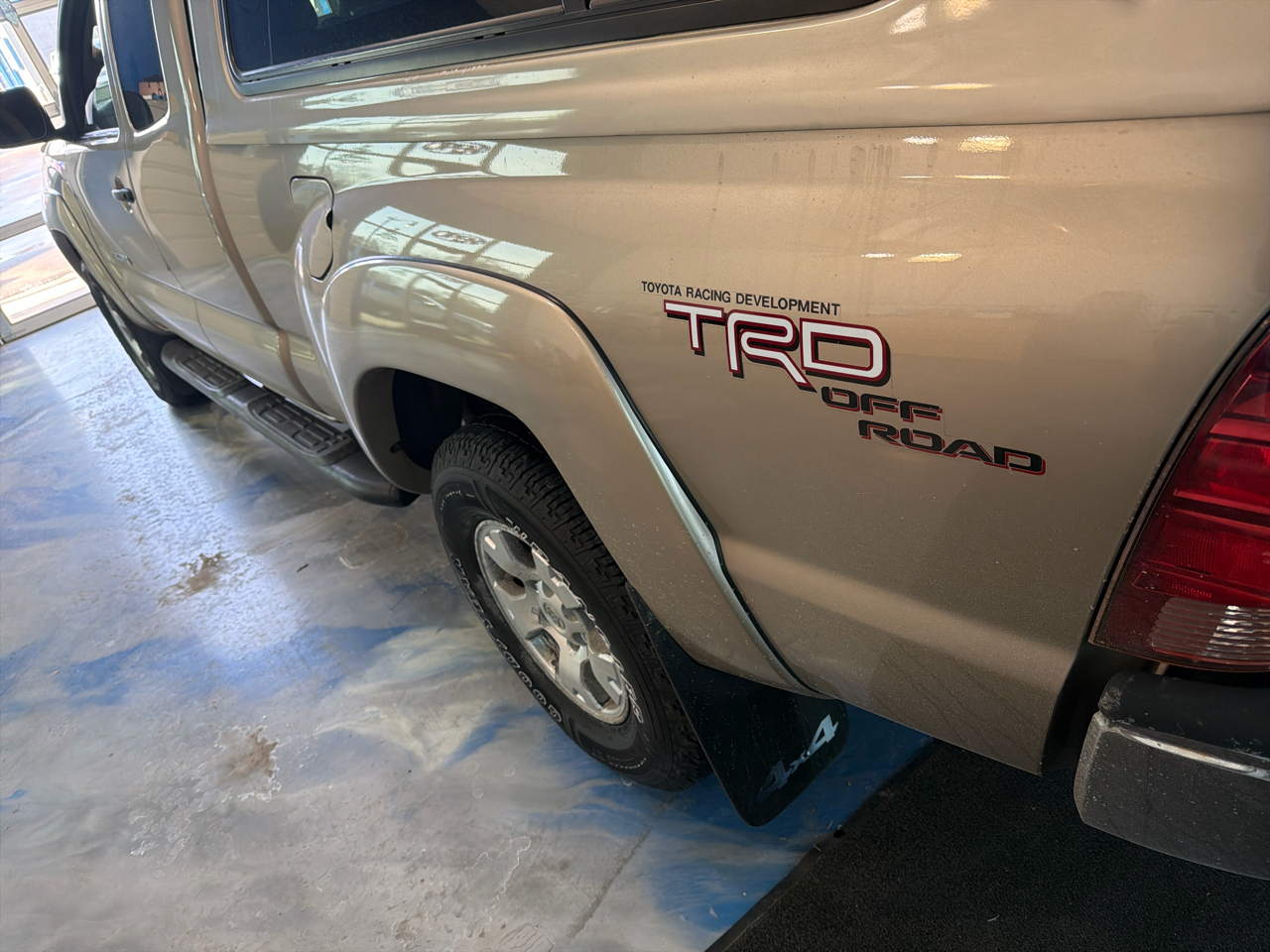 Toyota Tacoma Access 128" V6 Manual 4WD (Natl) 2005