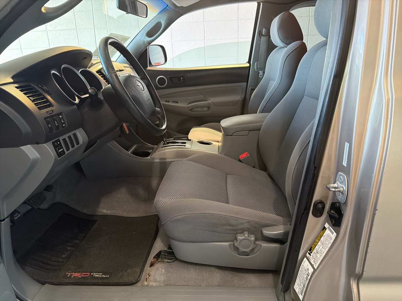 Toyota Tacoma Access 128" V6 Manual 4WD (Natl) 2005