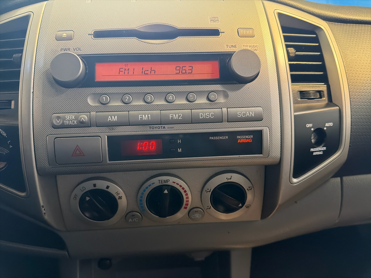 Toyota Tacoma Access 128" V6 Manual 4WD (Natl) 2005