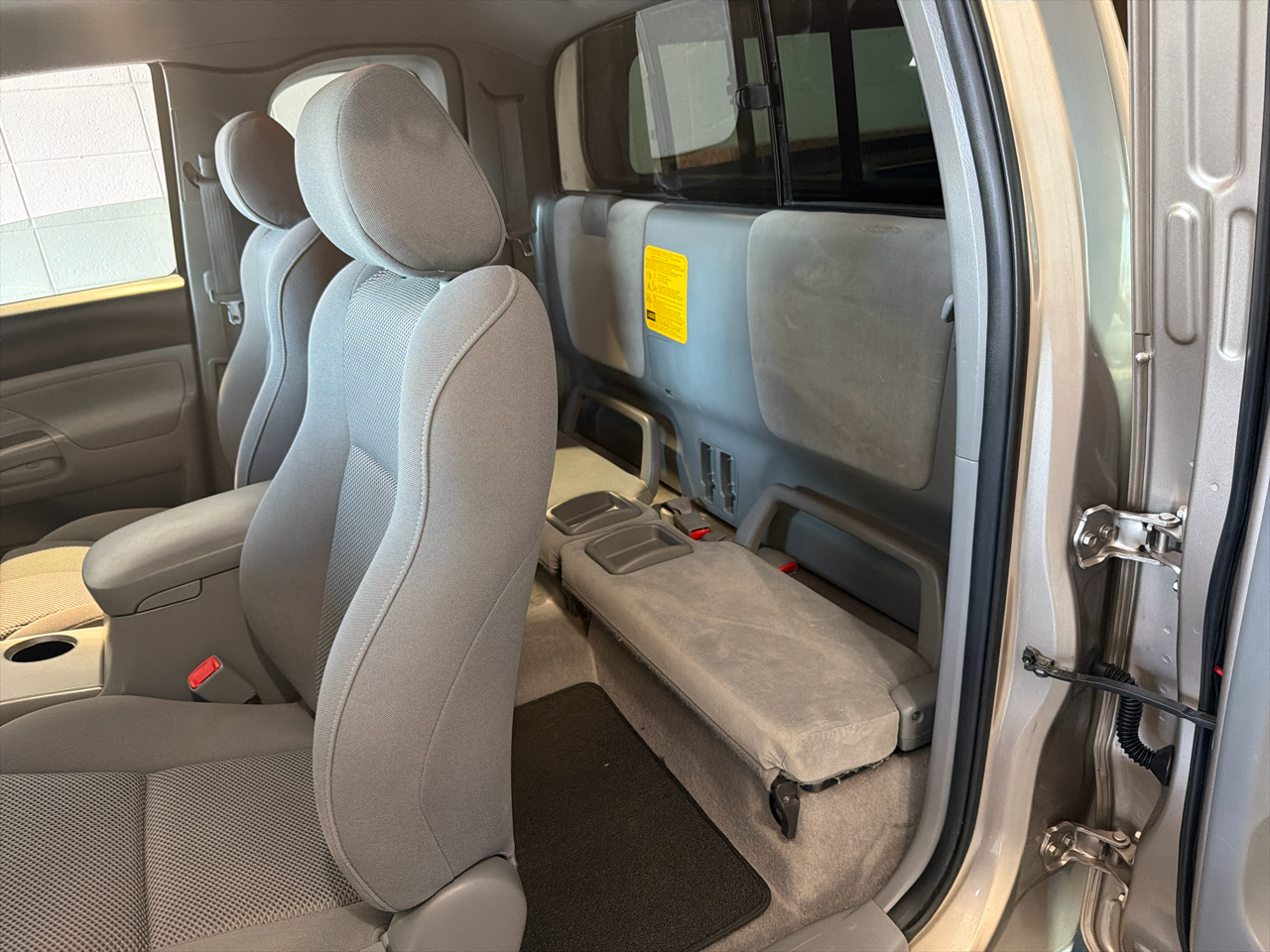 Toyota Tacoma Access 128" V6 Manual 4WD (Natl) 2005