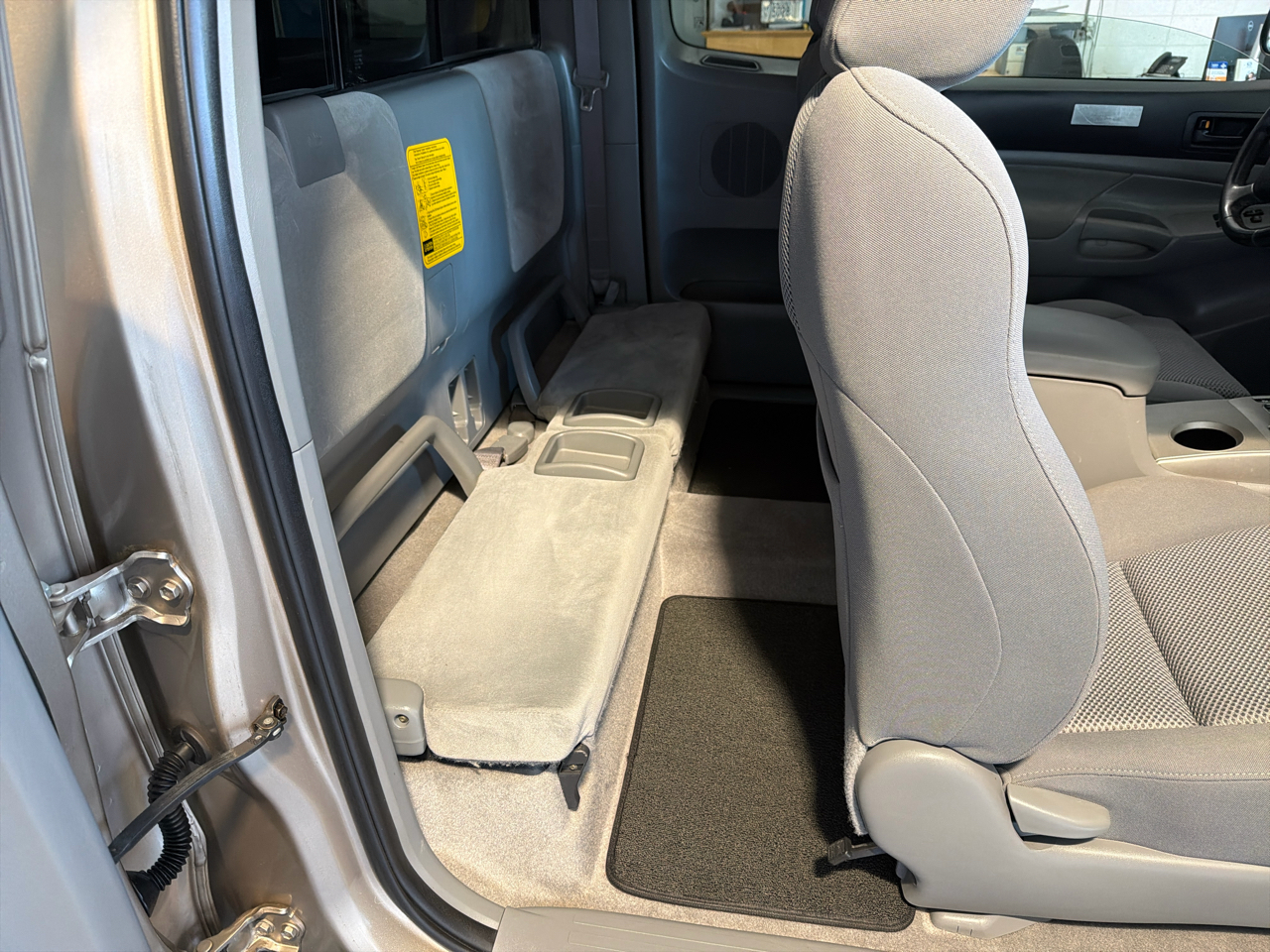 Toyota Tacoma Access 128" V6 Manual 4WD (Natl) 2005