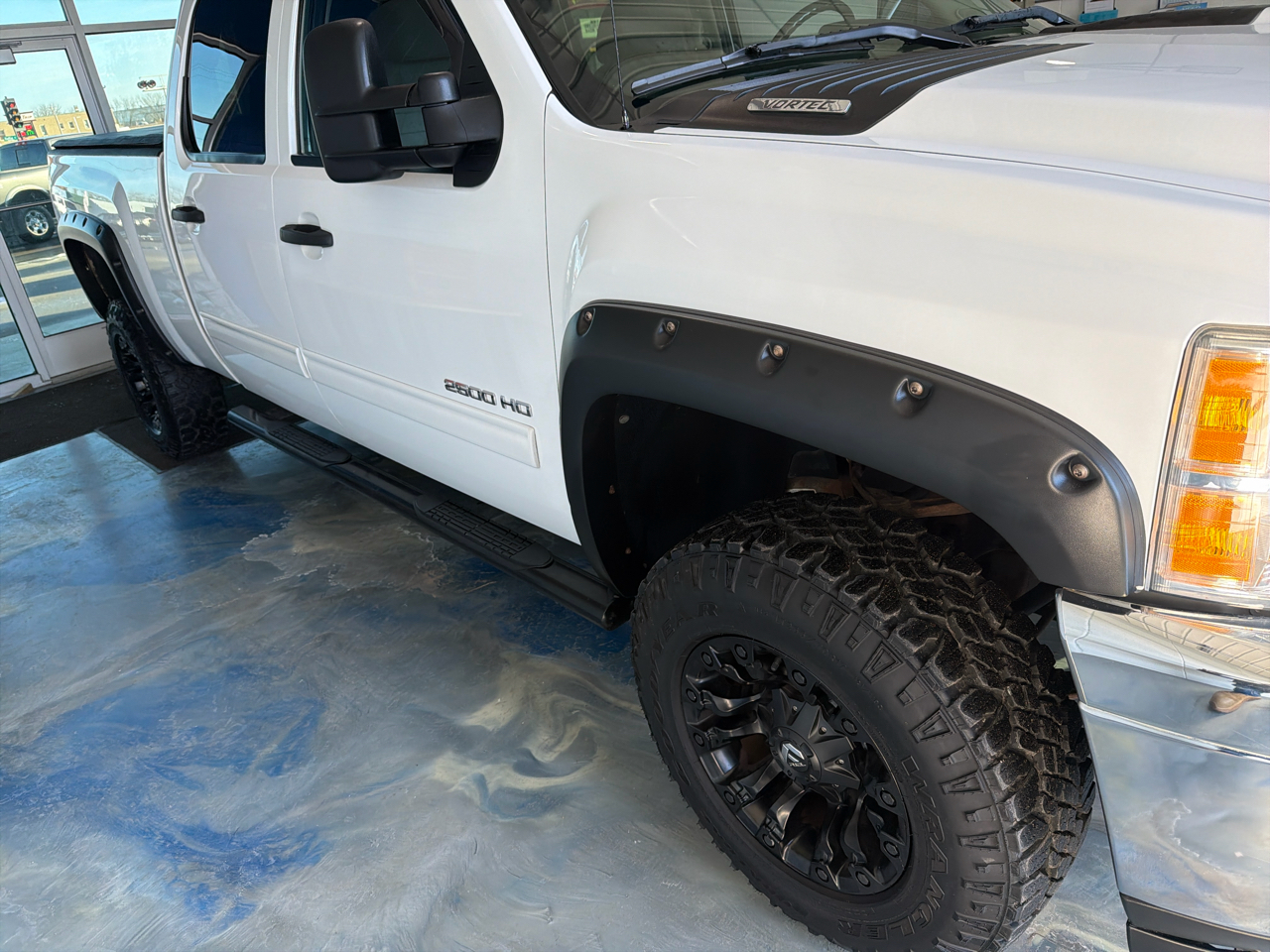 Chevrolet Silverado 2500HD 4WD Crew Cab 153.7" LT 2011