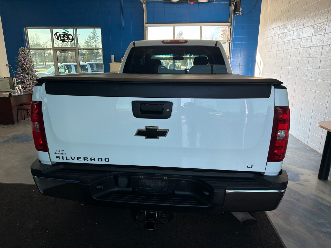 Chevrolet Silverado 2500HD 4WD Crew Cab 153.7" LT 2011