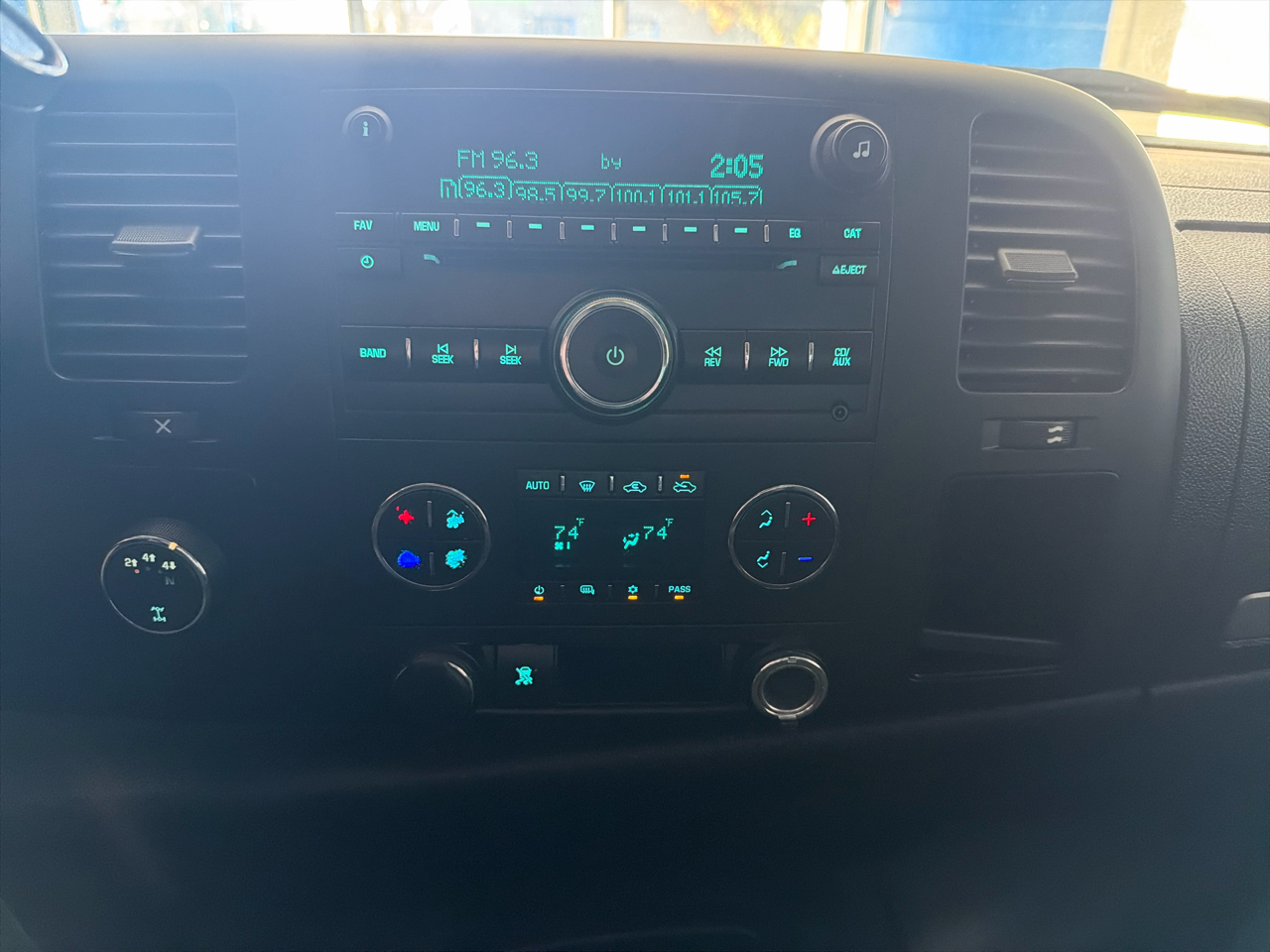 Chevrolet Silverado 2500HD 4WD Crew Cab 153.7" LT 2011