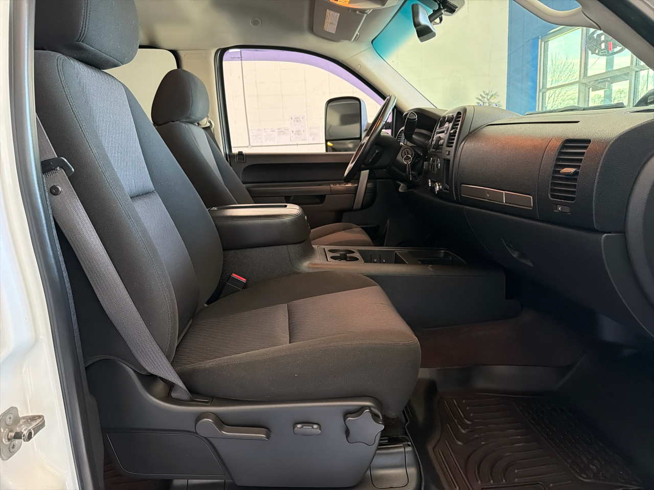 Chevrolet Silverado 2500HD 4WD Crew Cab 153.7" LT 2011