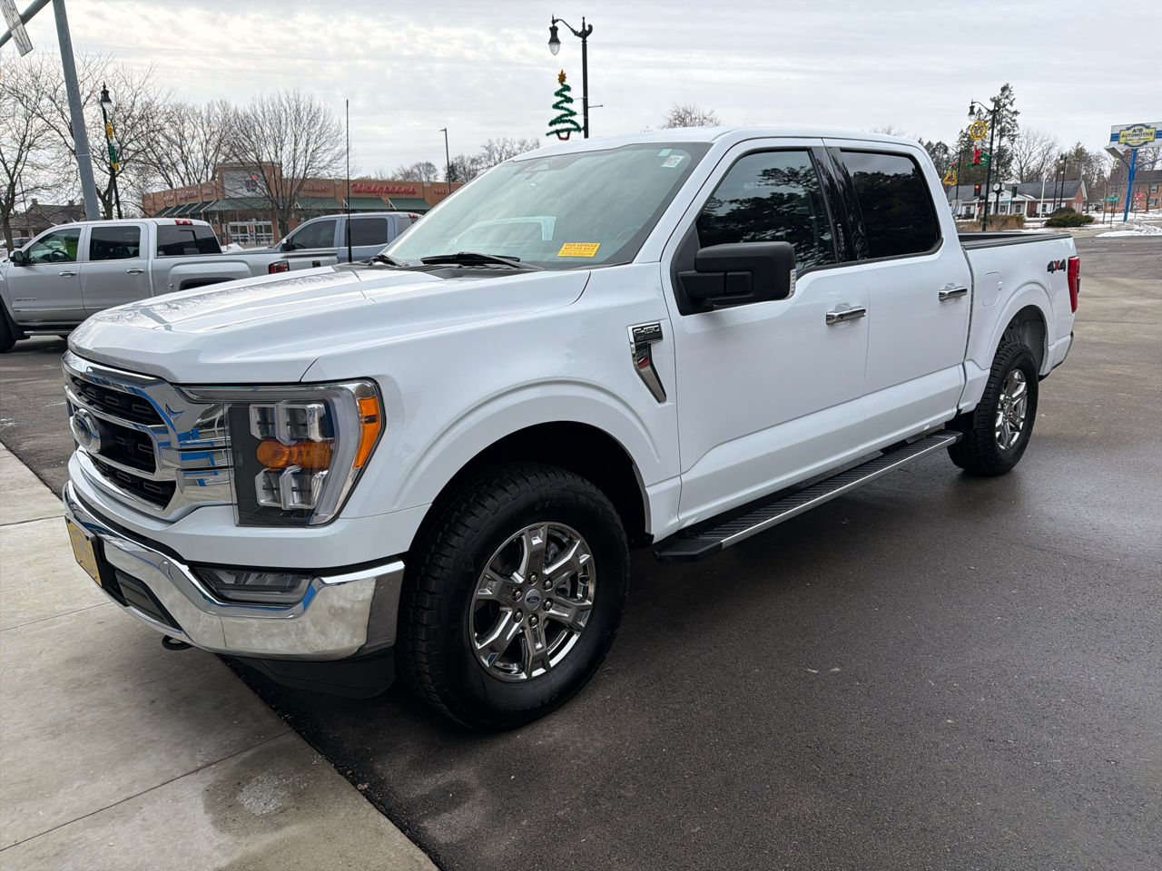 2023 Ford F-150 4WD SuperCrew 139" XLT