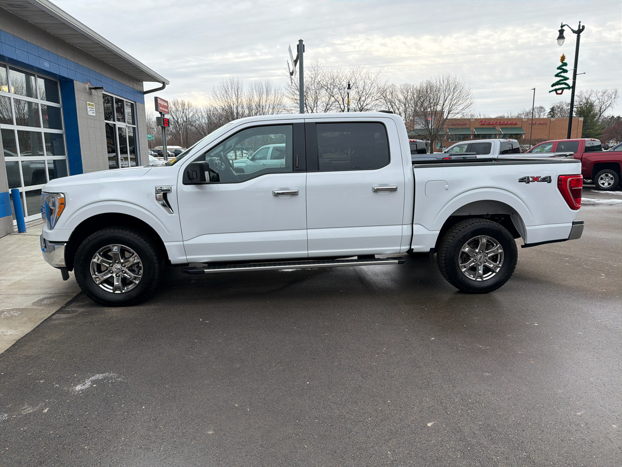 Ford F-150 4WD SuperCrew 139" XLT 2023