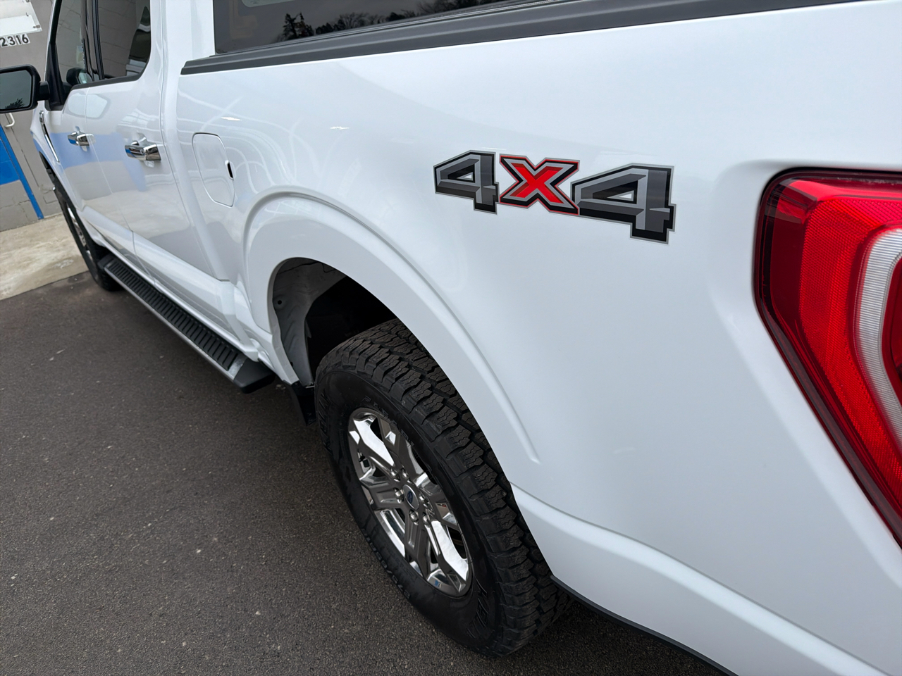 Ford F-150 4WD SuperCrew 139" XLT 2023