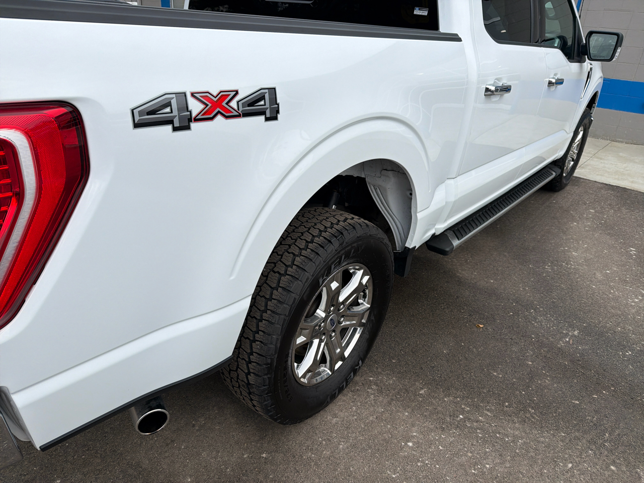 Ford F-150 4WD SuperCrew 139" XLT 2023