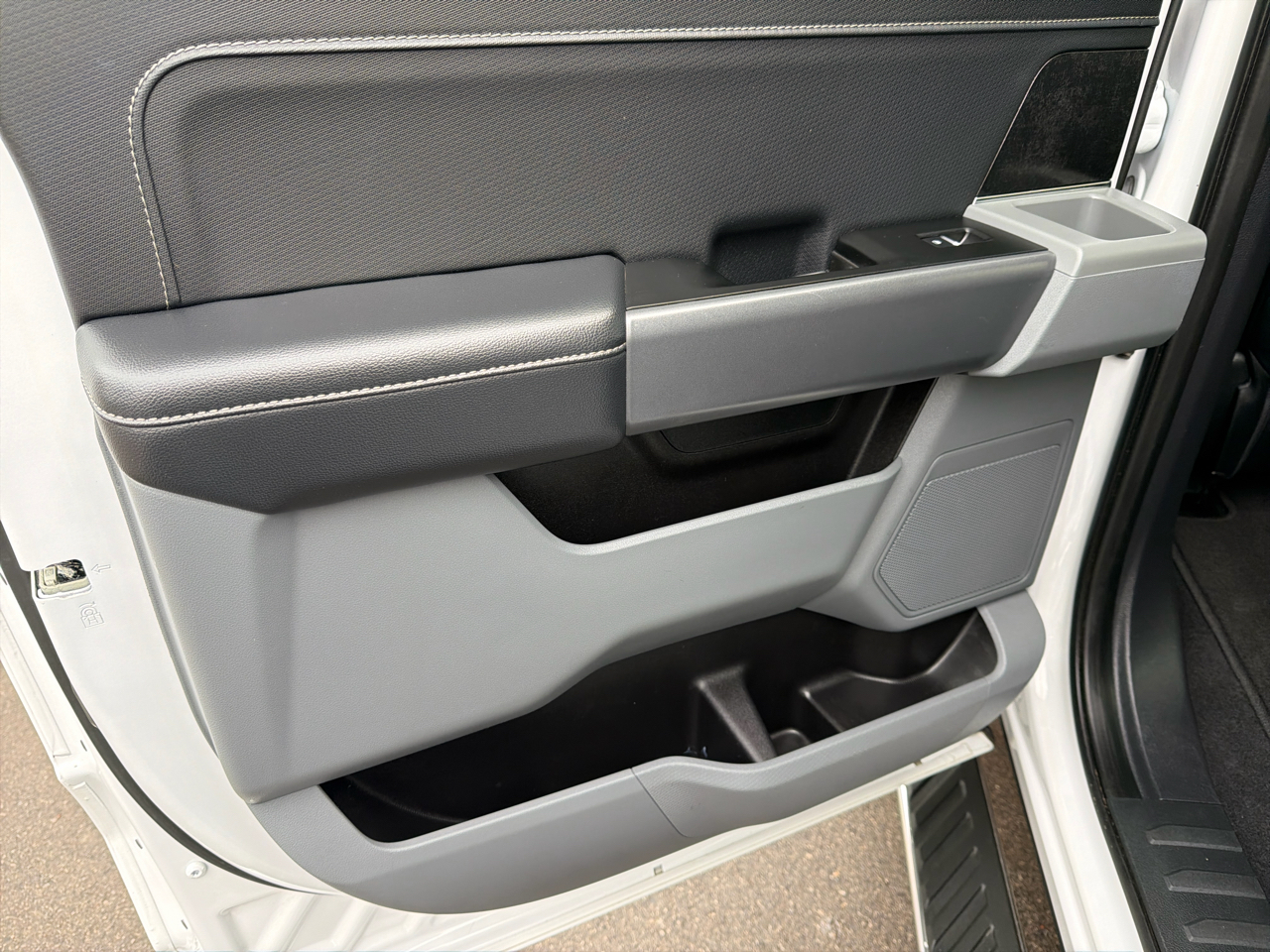 Ford F-150 4WD SuperCrew 139" XLT 2023