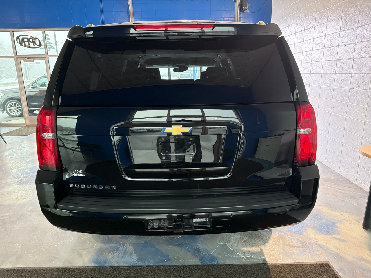 Chevrolet Suburban 4WD 4dr 1500 LT 2017