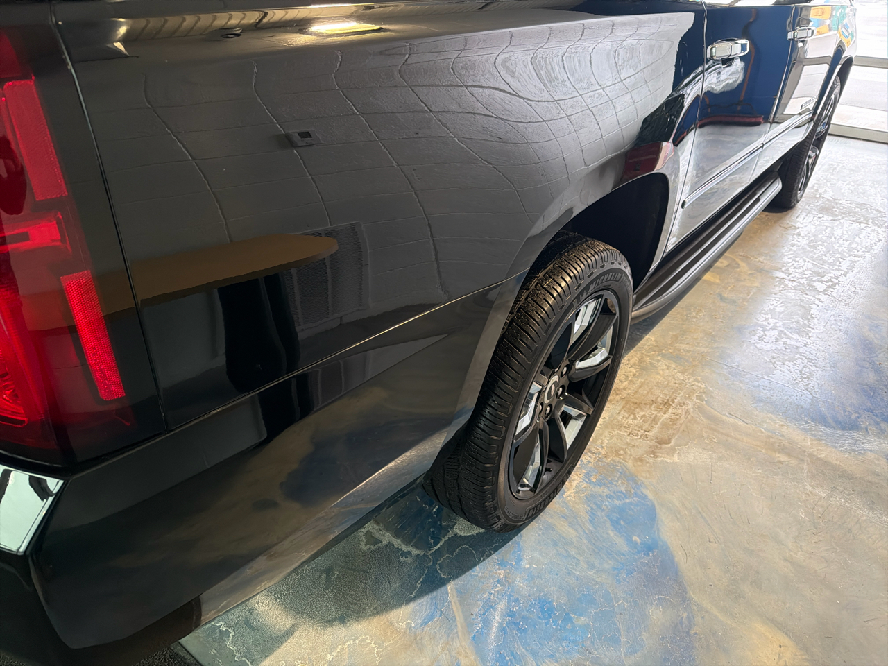 Chevrolet Suburban 4WD 4dr 1500 LT 2017