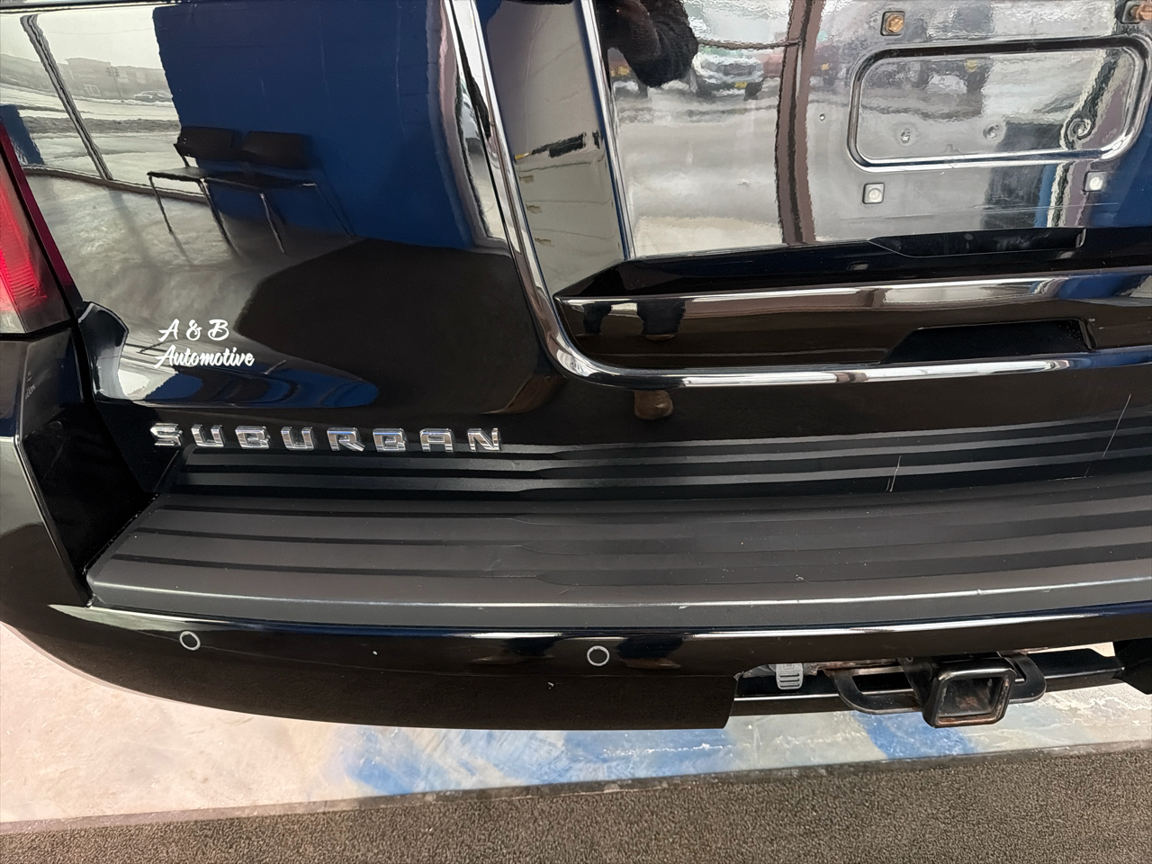 Chevrolet Suburban 4WD 4dr 1500 LT 2017