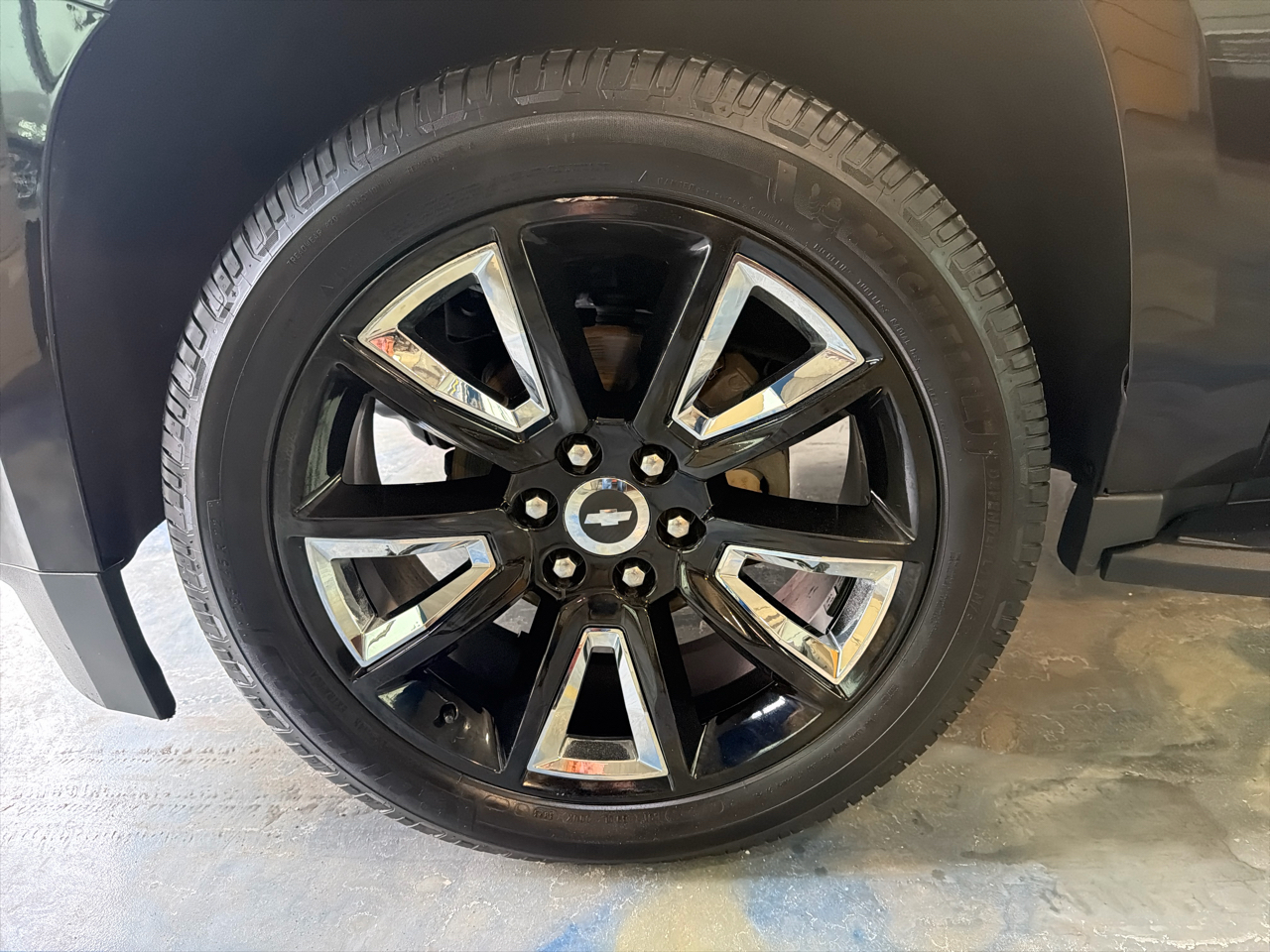 Chevrolet Suburban 4WD 4dr 1500 LT 2017