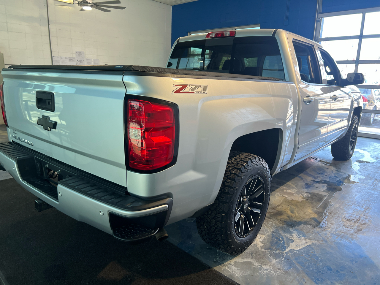 Chevrolet Silverado 1500 Crew Cab Crew Cab 143.5" WB 4WD Z71 2016