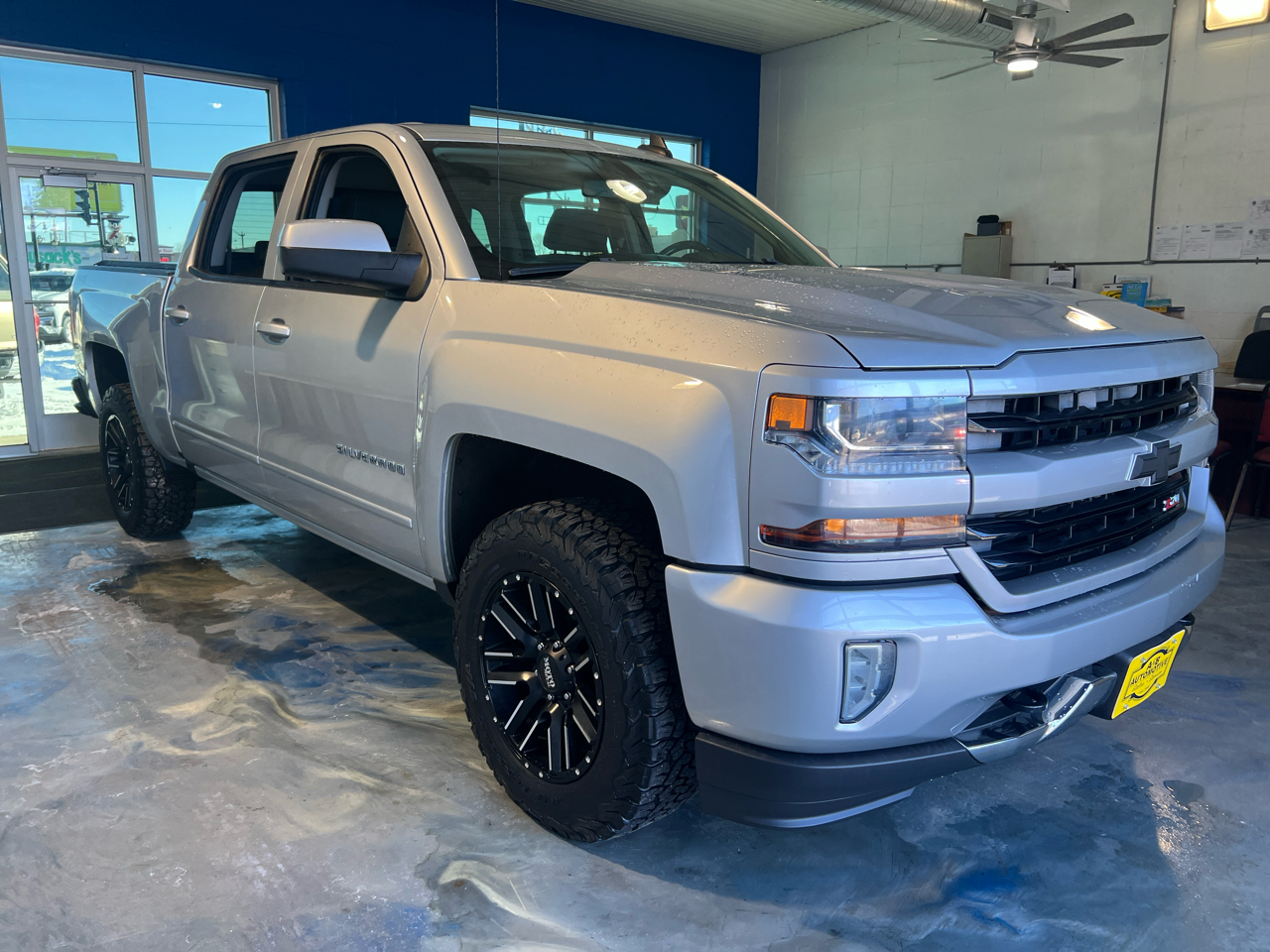 Chevrolet Silverado 1500 Crew Cab Crew Cab 143.5" WB 4WD Z71 2016