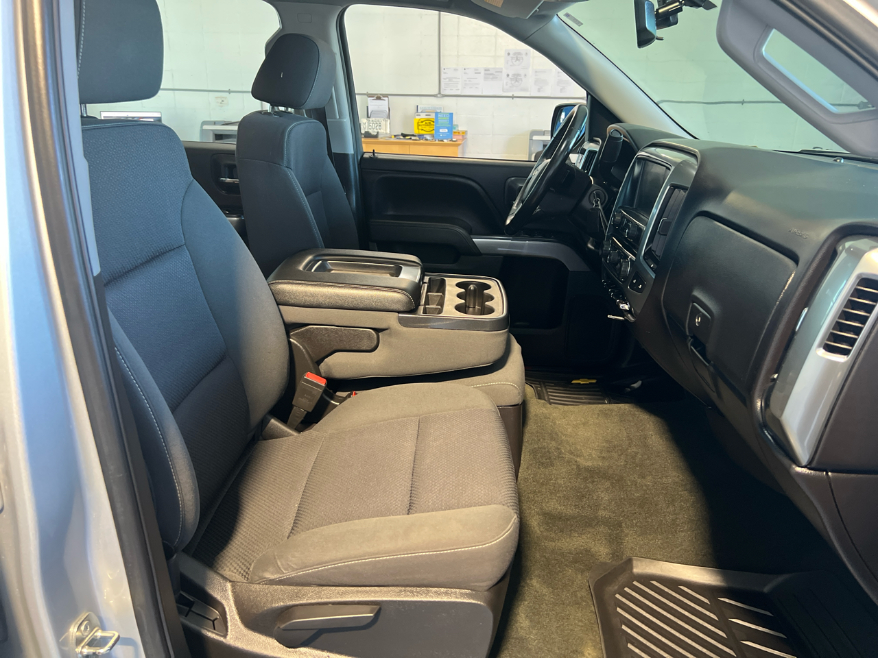 Chevrolet Silverado 1500 Crew Cab Crew Cab 143.5" WB 4WD Z71 2016