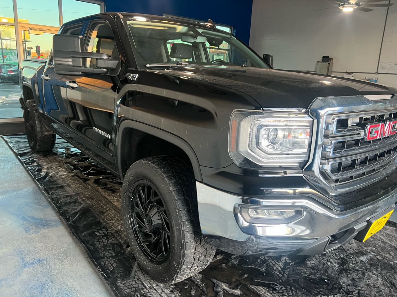 GMC Sierra 1500 4WD Crew Cab 143.5" SLE 2017