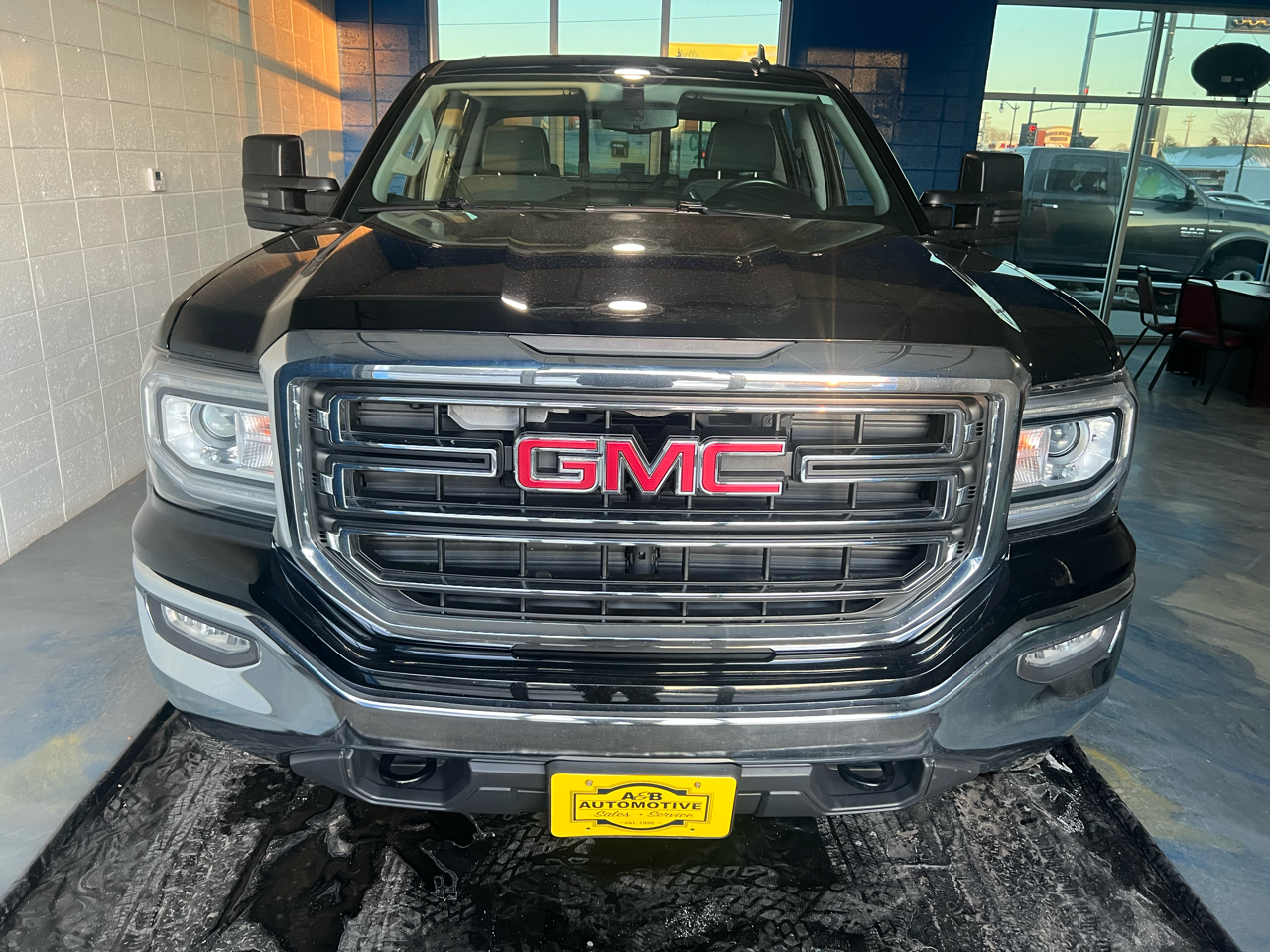 GMC Sierra 1500 4WD Crew Cab 143.5" SLE 2017