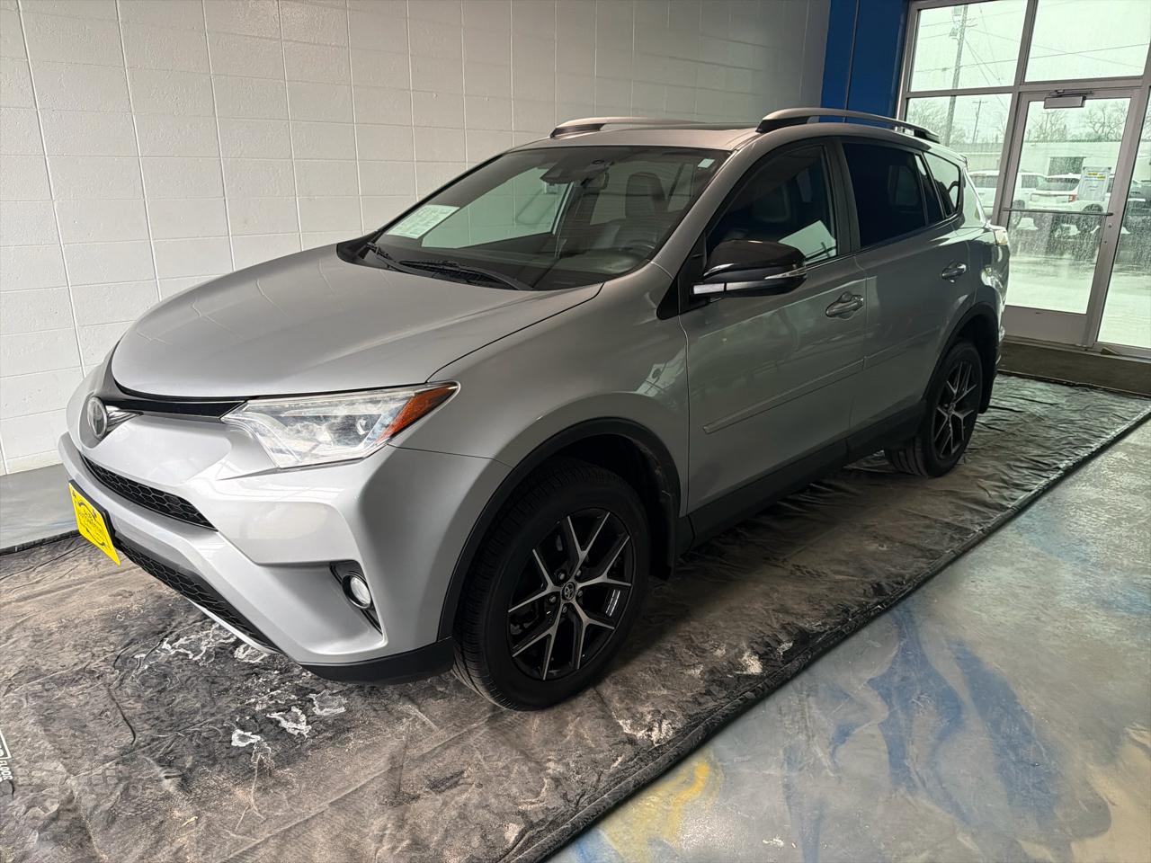 Toyota RAV4 SE AWD (Natl) 2018