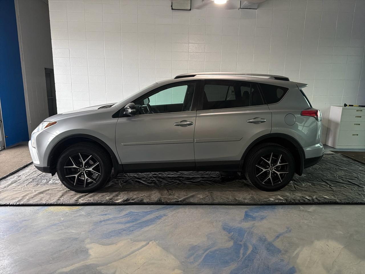 Toyota RAV4 SE AWD (Natl) 2018