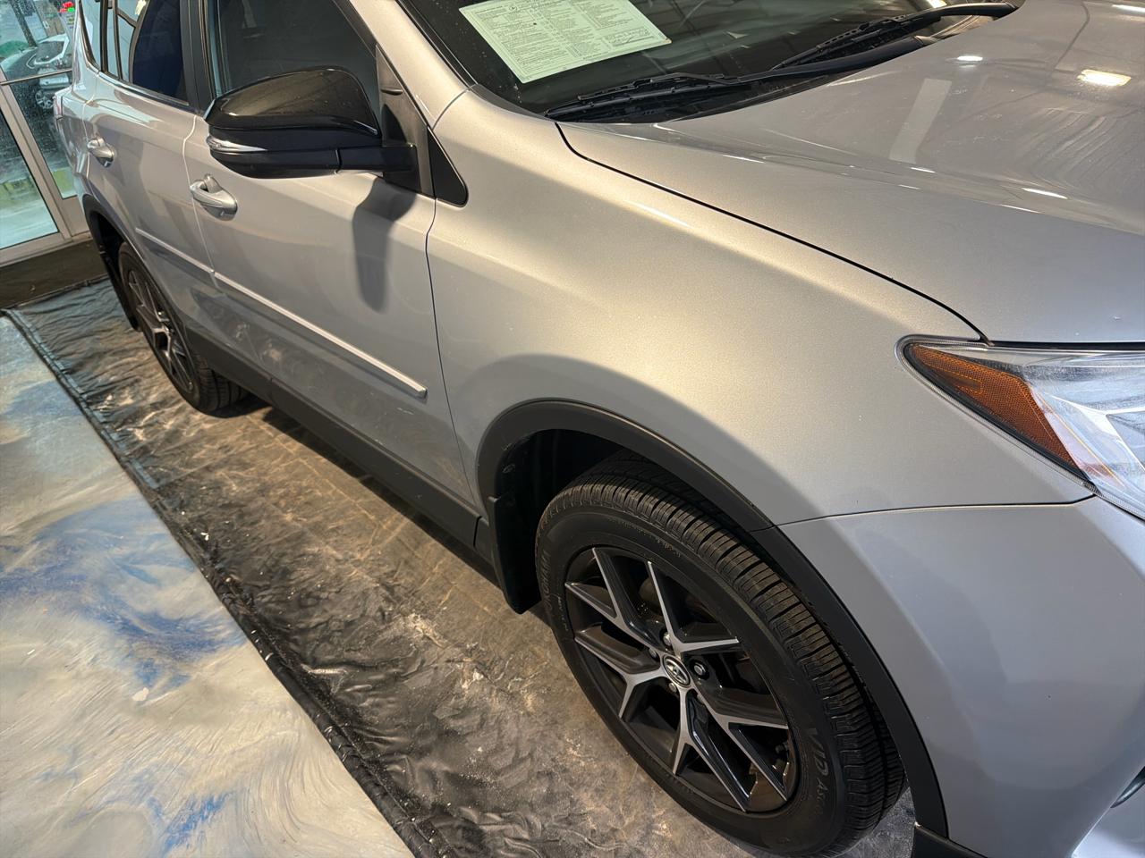 Toyota RAV4 SE AWD (Natl) 2018