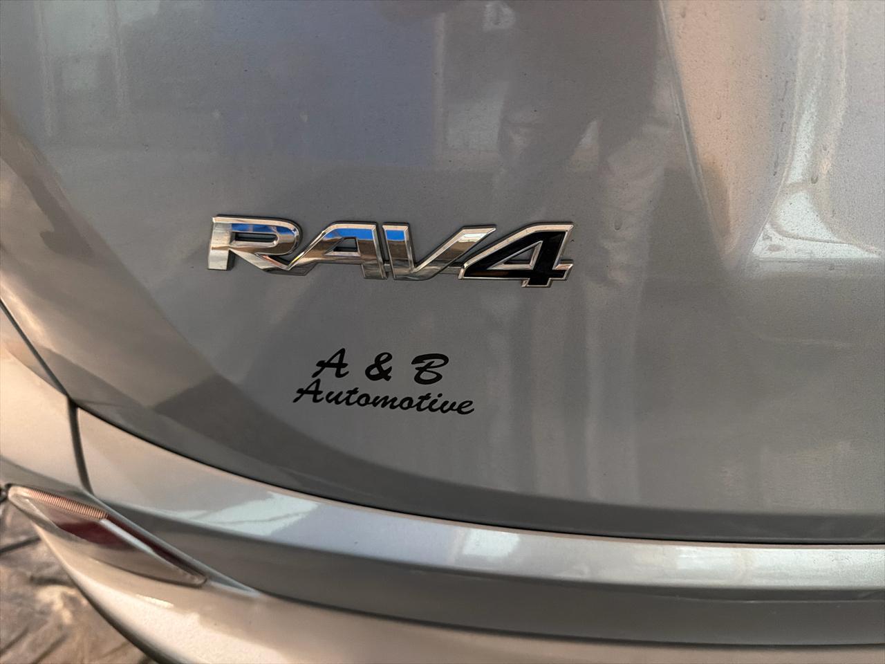 Toyota RAV4 SE AWD (Natl) 2018