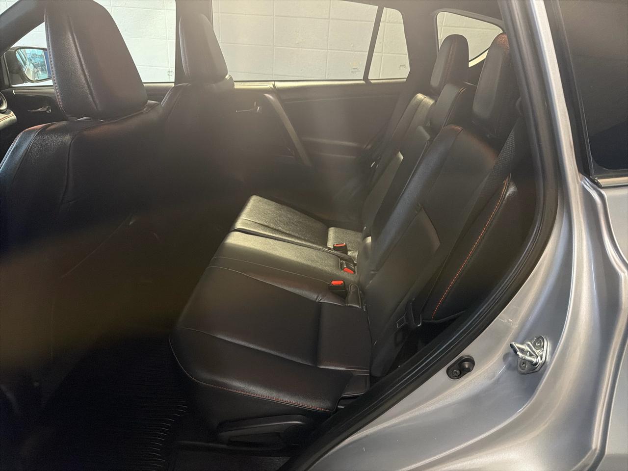 Toyota RAV4 SE AWD (Natl) 2018