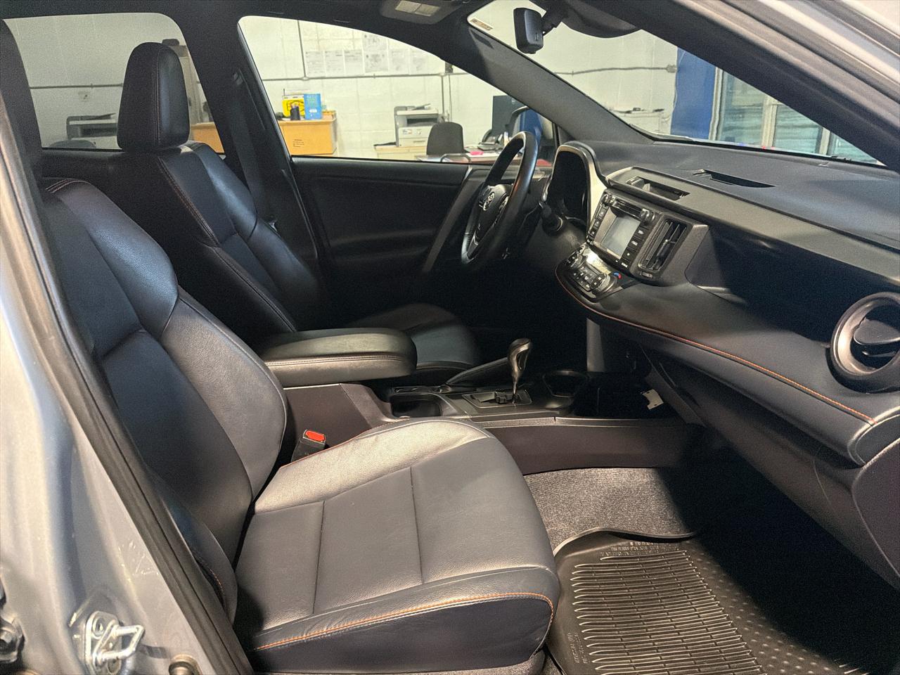 Toyota RAV4 SE AWD (Natl) 2018