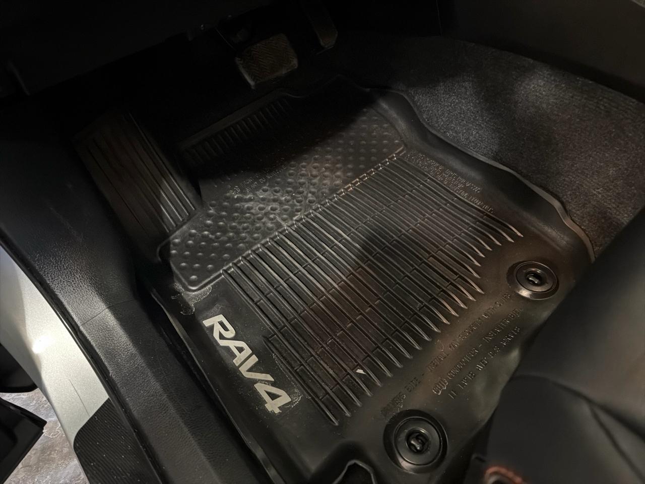 Toyota RAV4 SE AWD (Natl) 2018